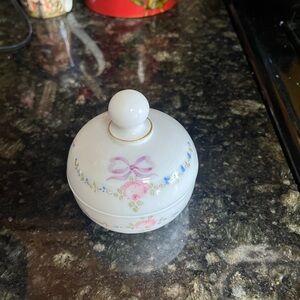Vintage Westmoreland Roses and Bows Puff Box